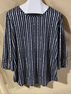 Ofeefan Size XXL Black and White Striped Tunic